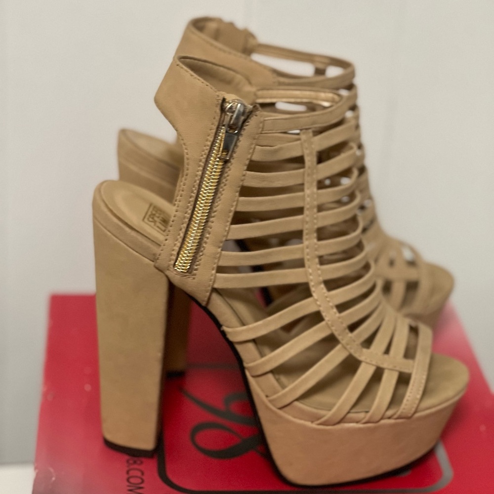 Nude heels, size 6 (true to size)